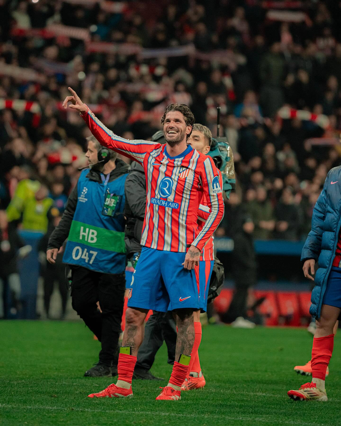 杨铭锐：先踢好中超再说留洋，最想去西班牙（杨铭锐：立足中超再谈留洋，心仪西班牙）