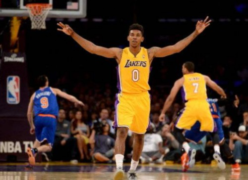 连续三年出局！吉罗纳国王杯再遭下级队伍淘汰，米歇尔三将首秀难挡噩运（三年连折！吉罗纳国王杯又负低级别对手，米歇尔三将处子秀难救主）