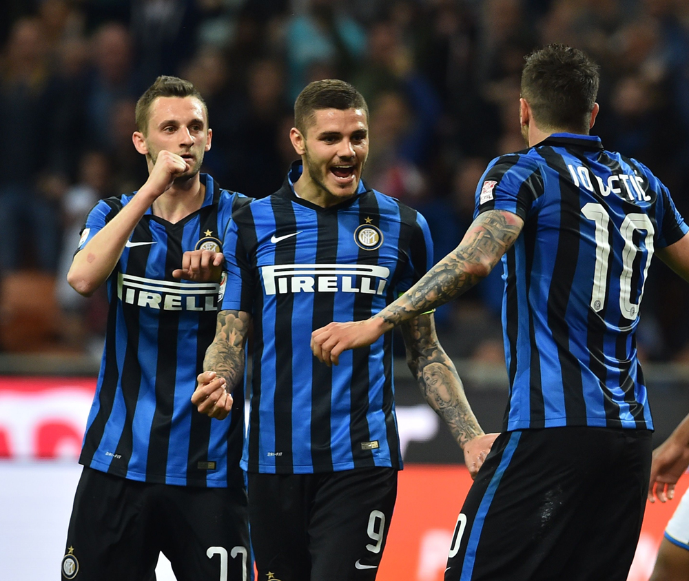 达尼洛同时斩获两座欧冠&解放者杯冠军，为历史首人（达尼洛史上首位包揽欧冠与解放者杯双冠）