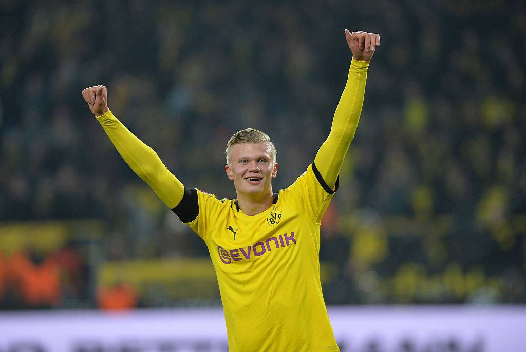 太阳vs勇士前瞻：布克对决库里，勇士力争客场终结2连败（勇士做客挑战太阳：库里硬碰布克，力争止住两连败）